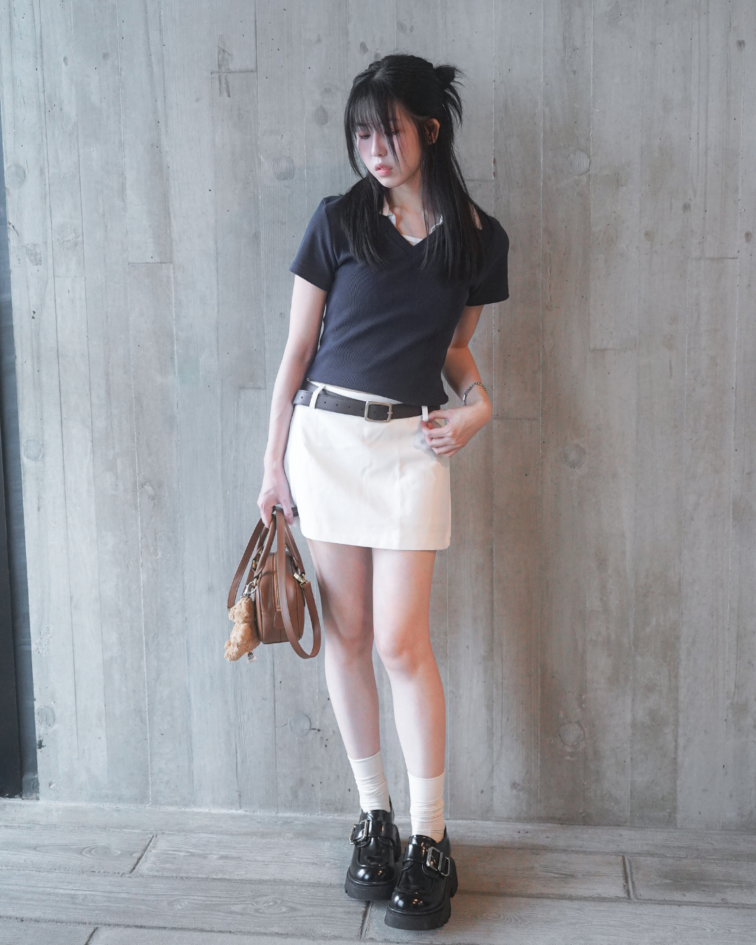 (SAMPLE SALE) Preppy Ribbed V-Neck (Navy)