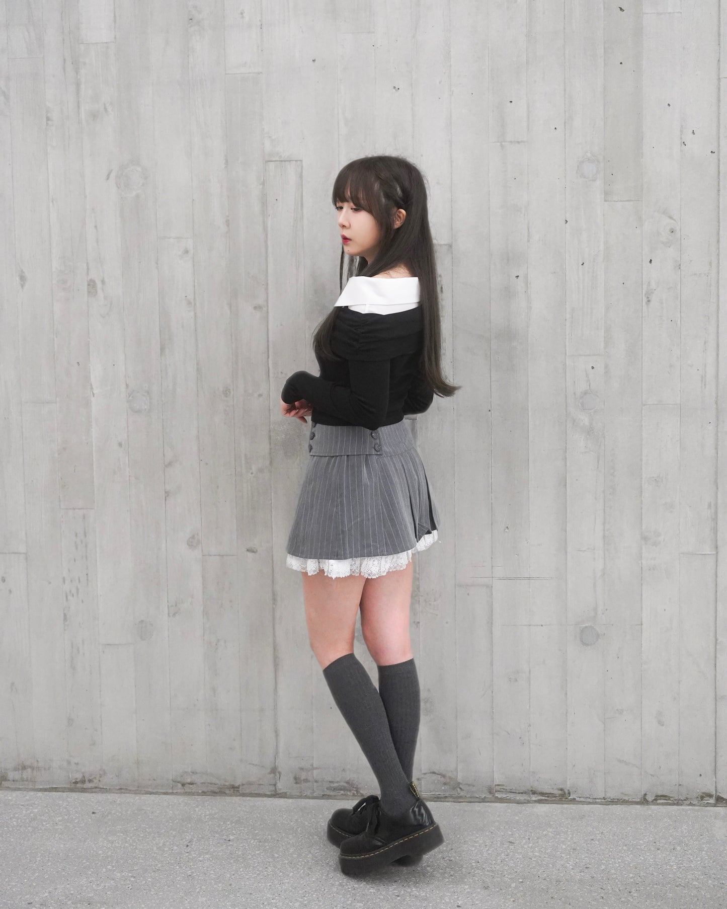 (SAMPLE SALE) The Lace Hemline Mini