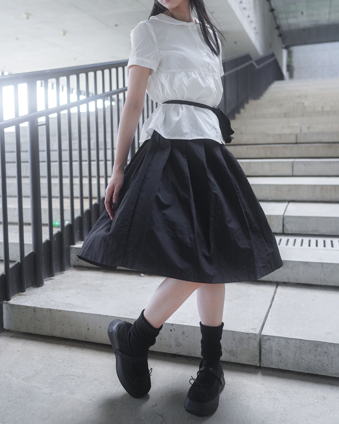 (SAMPLE SALE) Pleated Skirt with frill pouch (Black)