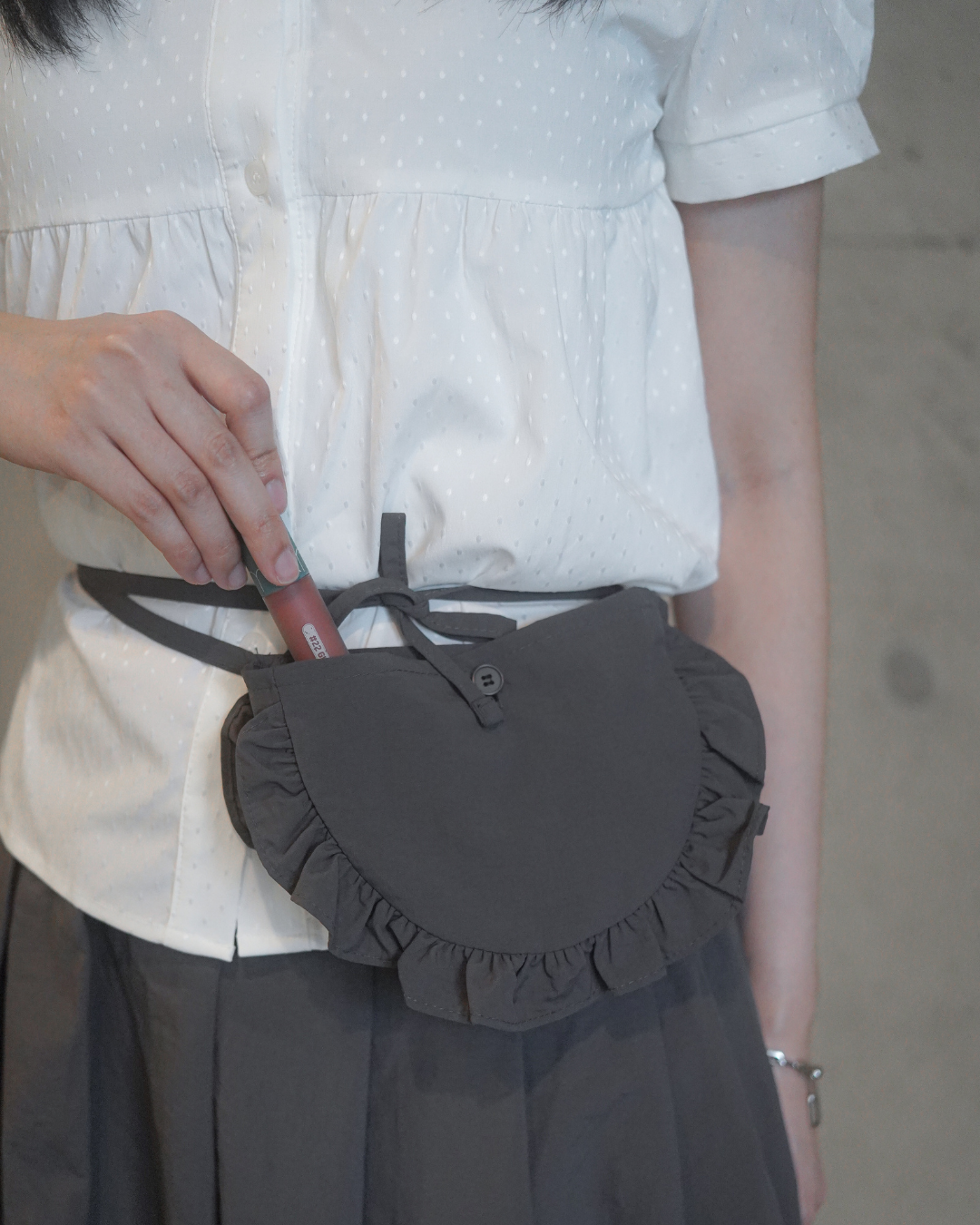 (SAMPLE SALE) Pleated Skirt with frill pouch (Charcoal)