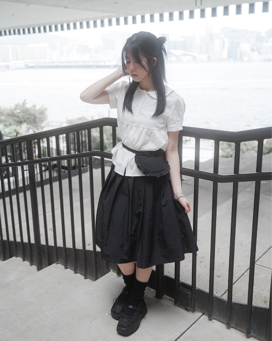(SAMPLE SALE) Pleated Skirt with frill pouch (Black)