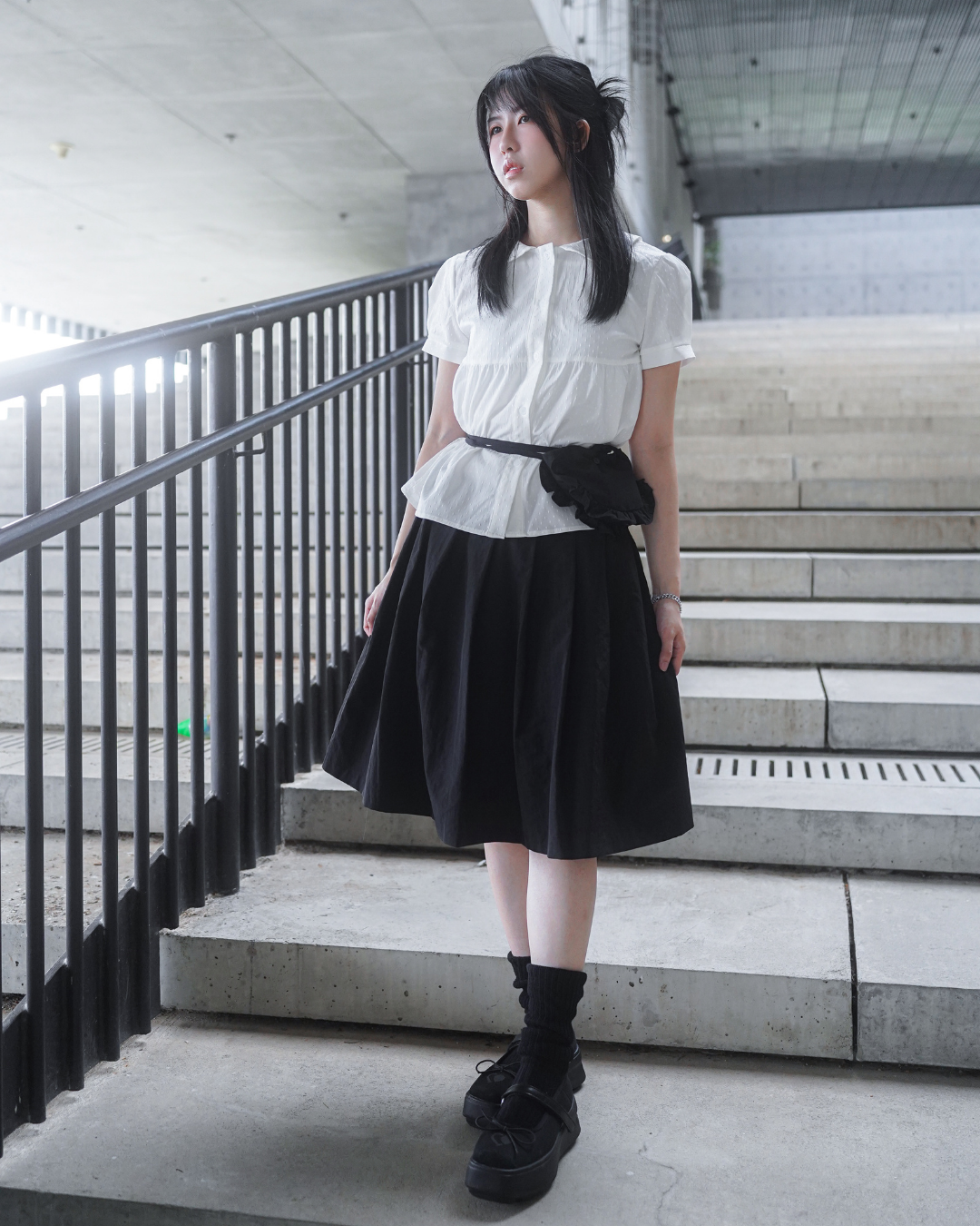 (SAMPLE SALE) Pleated Skirt with frill pouch (Black)