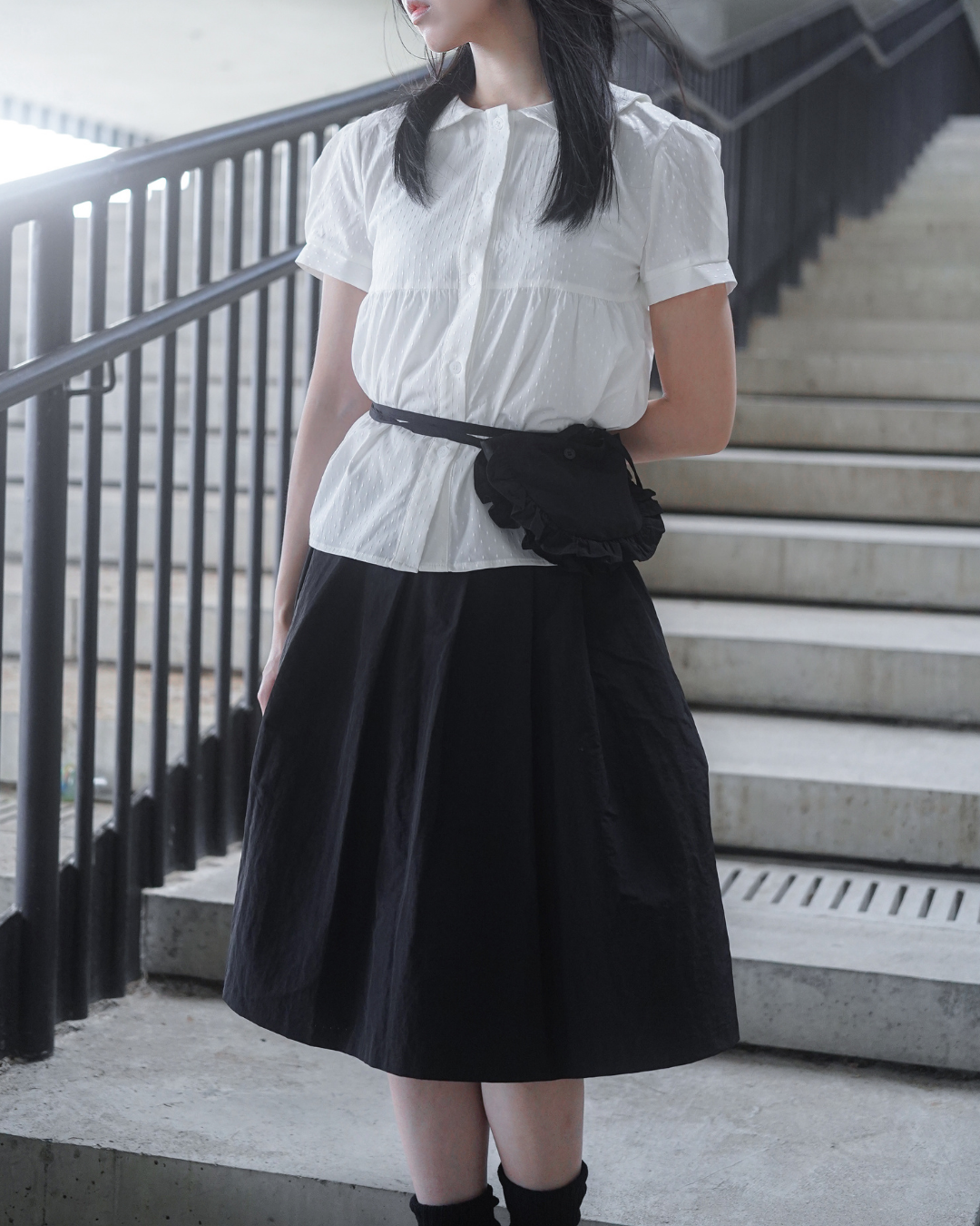(SAMPLE SALE) Pleated Skirt with frill pouch (Black)