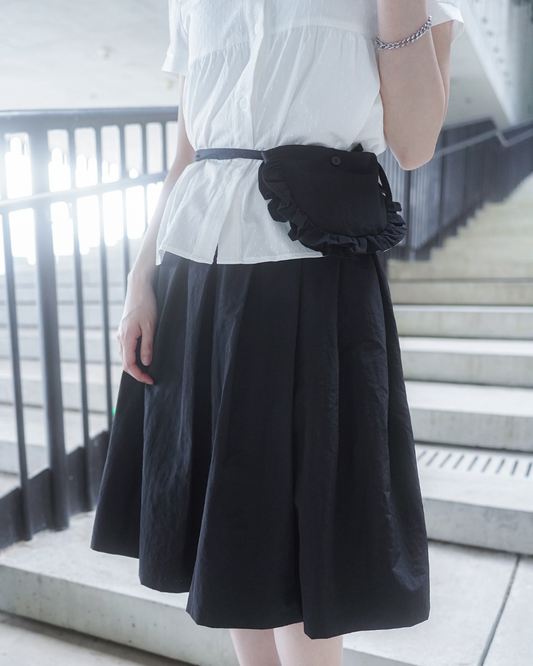 (SAMPLE SALE) Pleated Skirt with frill pouch (Black)