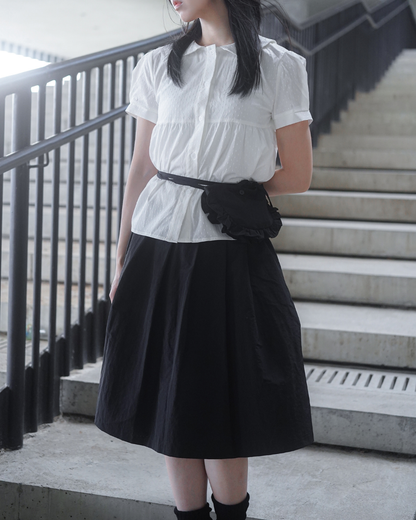 (SAMPLE SALE) Pleated Skirt with frill pouch (Black)